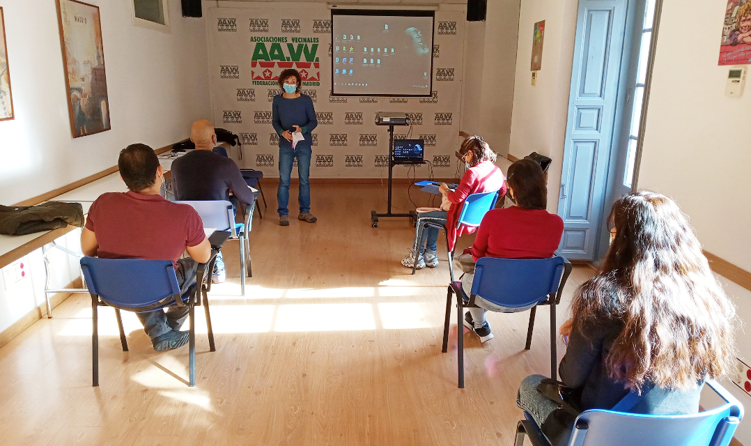 Sesión del Servicio de Empleo de la FRAVM en el Espacio Vecinal Paco Caño