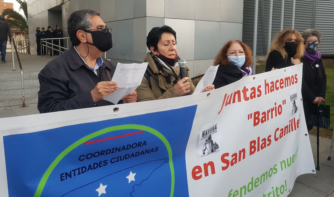 Contundente protesta vecinal en San Blas para pedir la limpieza de las zonas interbloque