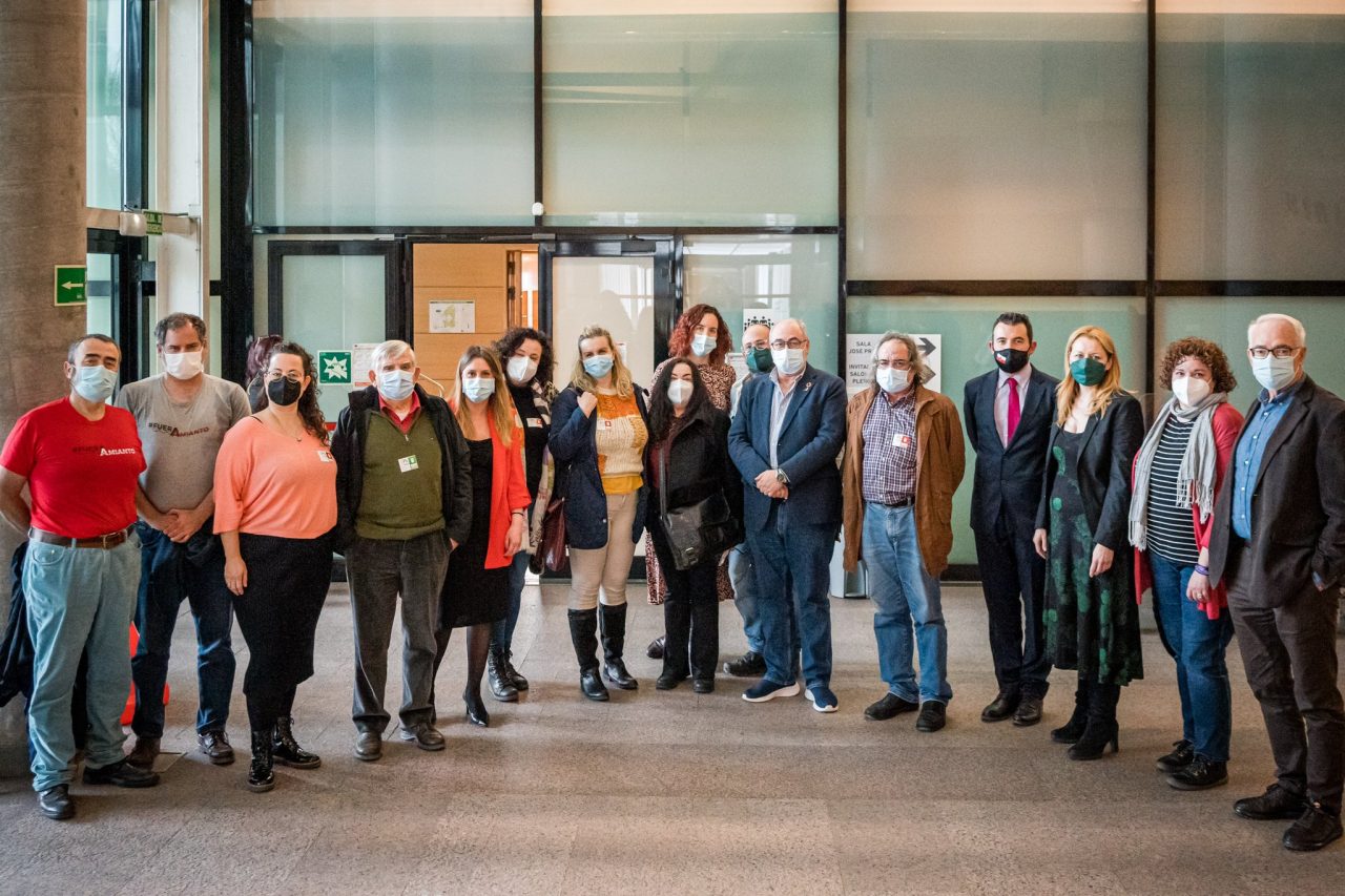 La Asamblea de Madrid aprueba la activación de un plan para eliminar el amianto de los centros escolares