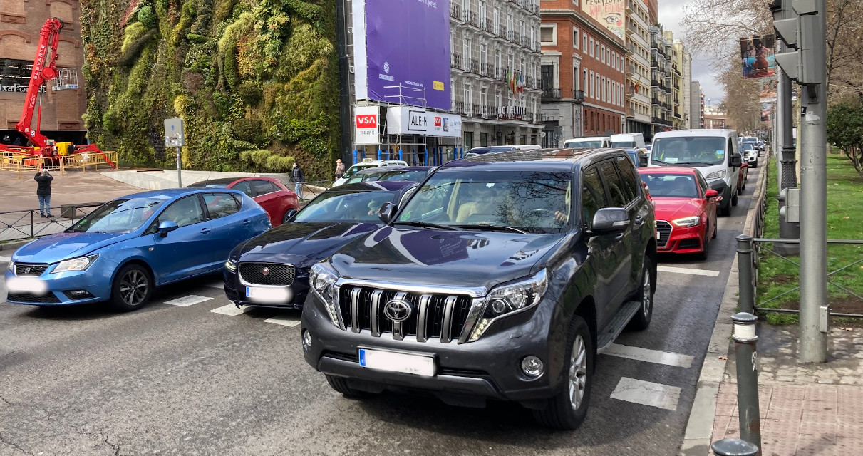 Colectivos vecinales y ecologistas rechazan el plan de movilidad de Almeida, que destina 900 millones al fomento del coche