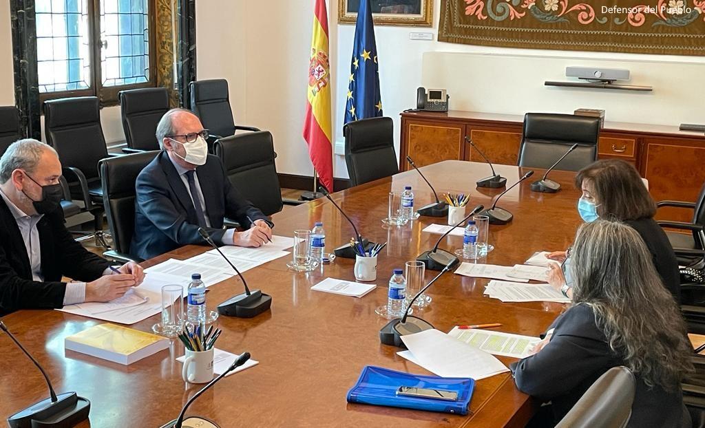 Piden al Defensor del Pueblo que intervenga ante las decenas de miles de personas que carecen de médico de referencia