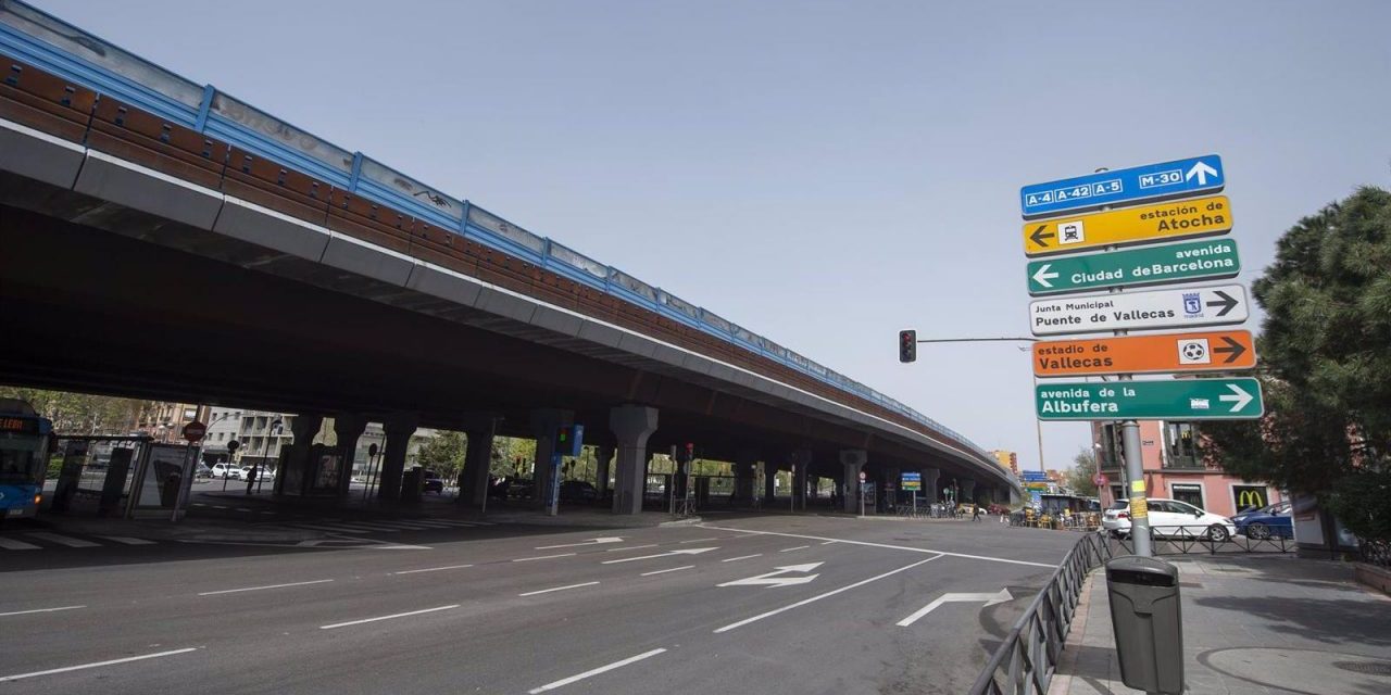 Las asociaciones vecinales exigen el desmantelamiento del scalextric de Puente de Vallecas con un proyecto que permita ganar espacio público