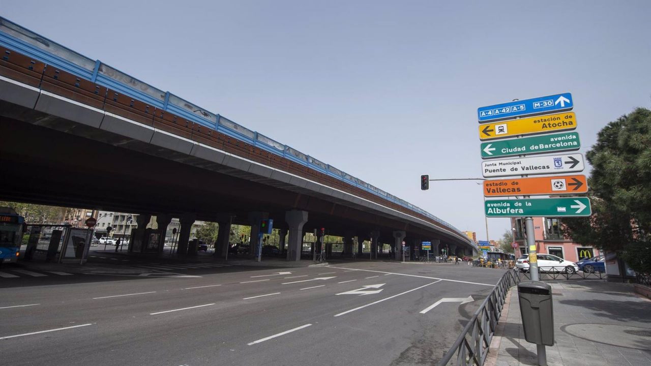 Las asociaciones vecinales exigen el desmantelamiento del scalextric de Puente de Vallecas con un proyecto que permita ganar espacio público