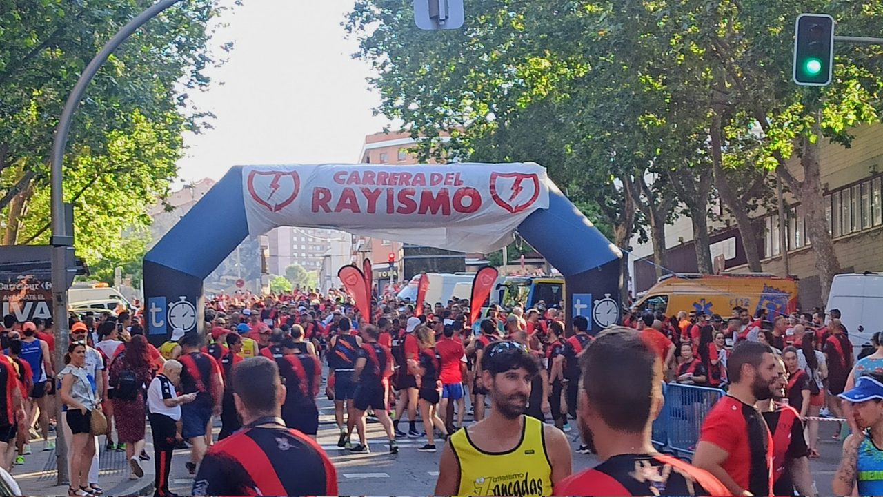 La vecindad de Vallecas se echó a la calle con su popular Carrera Rayista