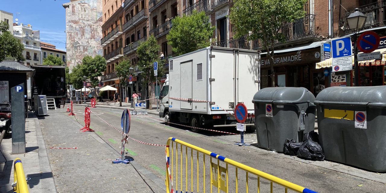 Las asociaciones vecinales de los barrios afectados por los rodajes cinematográficos acercan posturas con los profesionales del sector