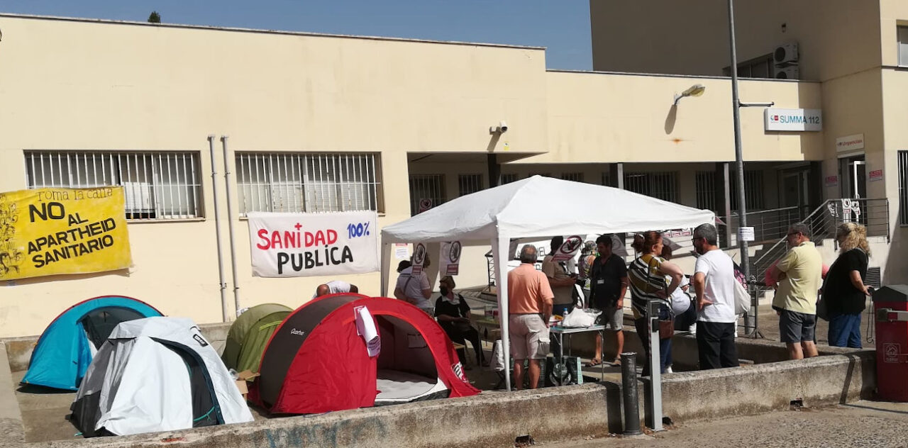 Nueva acampada vecinal para exigir la reapertura de las Urgencias de Atención Primaria