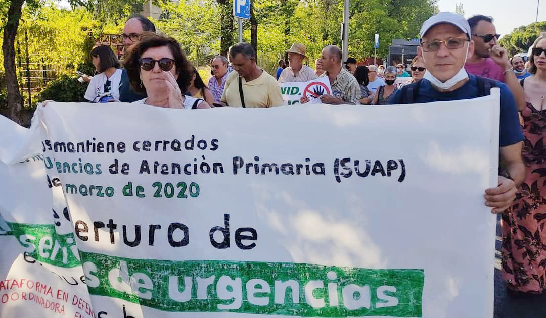El calor no frena las protestas vecinales para pedir la reapertura de los SUAP