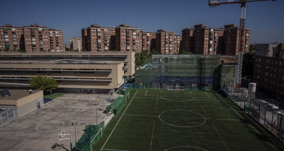 La coordinadora de entidades vecinales San Blas Canillejas denuncia la construcción de un polideportivo privado en una parcela pública