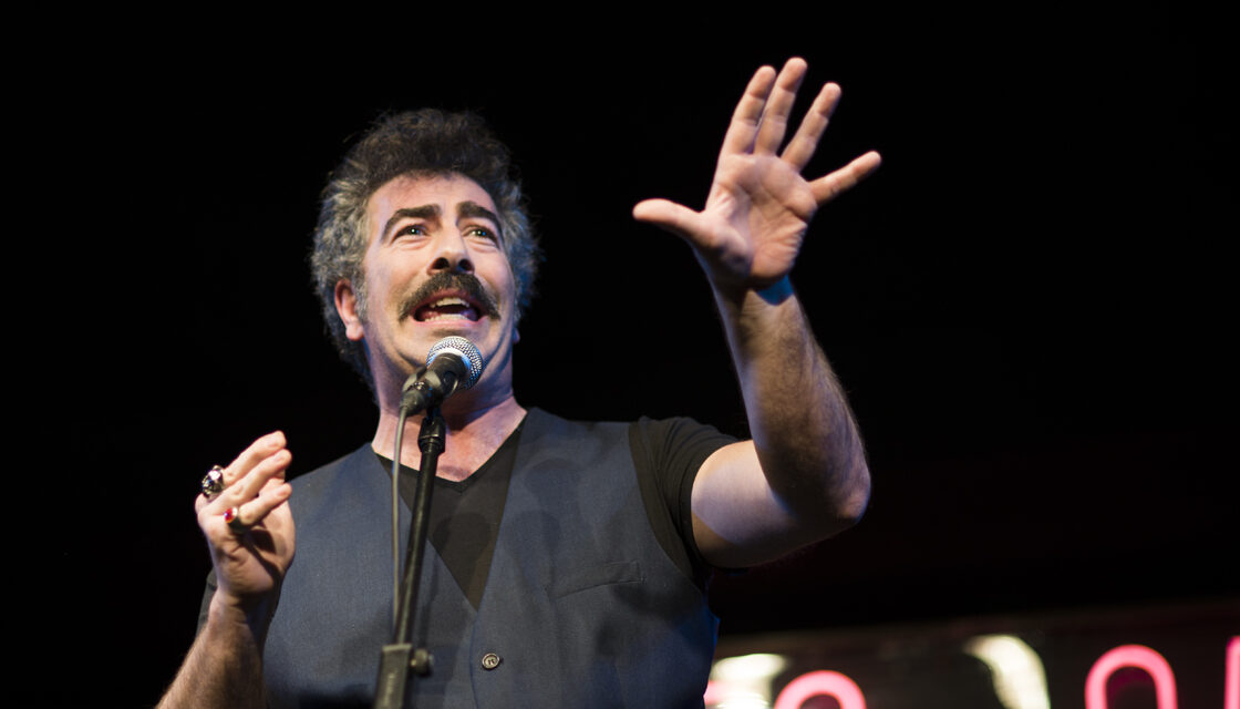 Agustín Jiménez y otros cómicos se citan en una velada de humor a beneficio de Radio Enlace