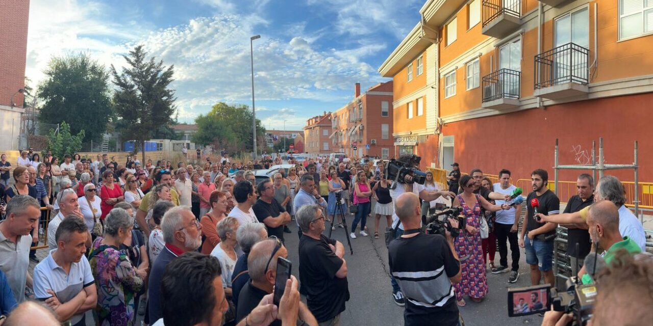 Los afectados por la línea 7B de Metro responden a los nuevos desahucios con una manifestación