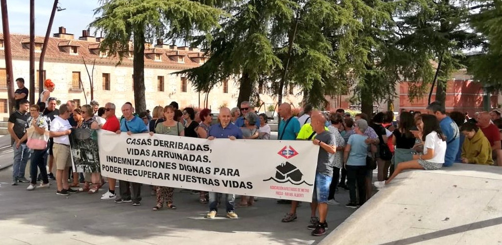 Los afectados por la línea 7B de Metro pedirán ante el parlamento regional soluciones duraderas a su grave problema