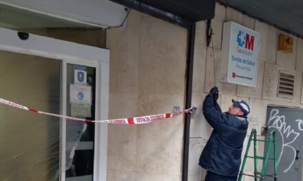 Se inunda el Centro de Atención Primaria de Canillas y se hunde un techo, pese a las advertencias del personal sanitario y de la vecindad