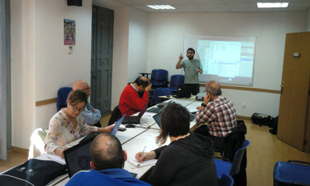 La Escuela Vecinal continúa su labor formativa ofreciendo un nuevo curso gratuito de gestión de redes sociales para asociaciones vecinales