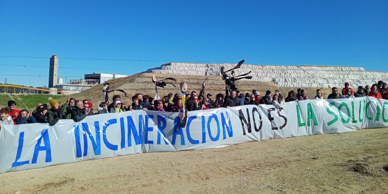 Nueve kilómetros de marcha para exigir el cierre de la incineradora de Valdemingómez antes de 2025