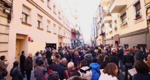 Un centenar largo de personas concentradas