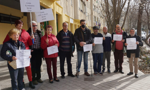 Los afectados piden la intervención del Defensor del Pueblo para que la Comunidad de Madrid elimine el amianto de 200 viviendas públicas de Vicálvaro