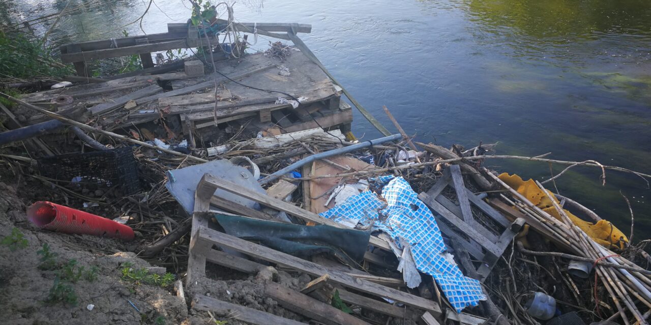 Colectivos vecinales y ecologistas se manifiestan en Perales del Río por la defensa del río Manzanares