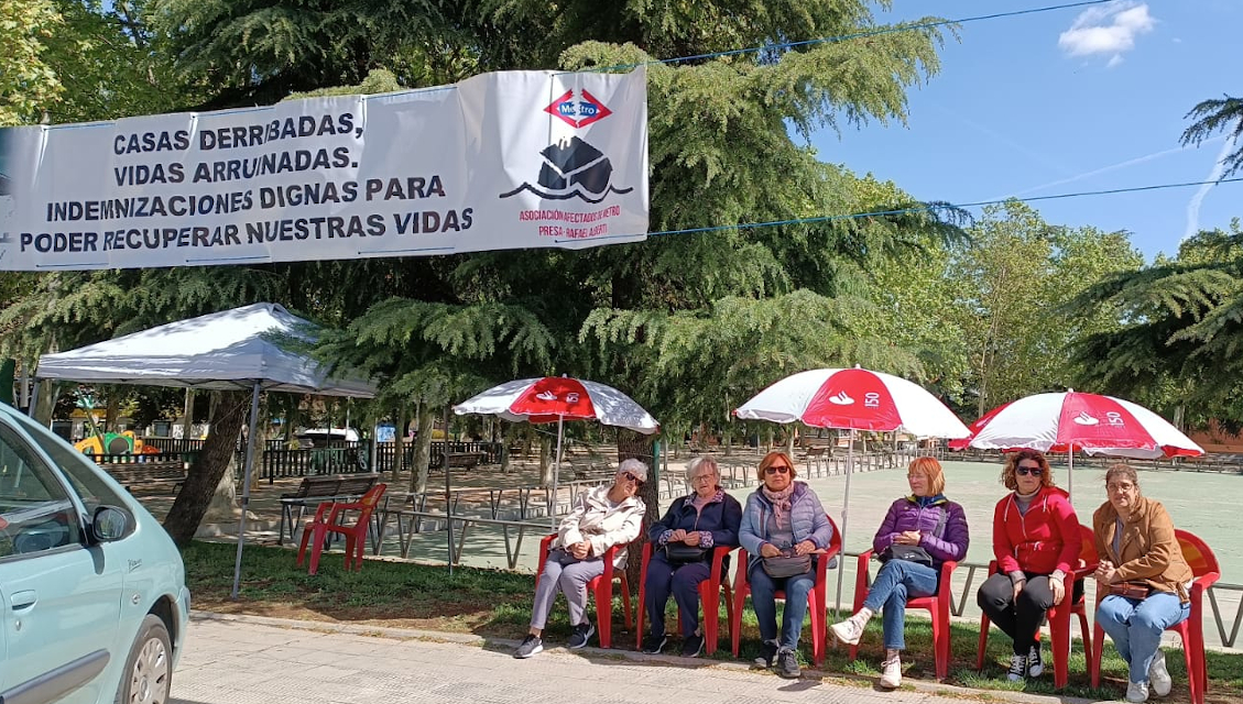 Los afectados por los derribos de la línea 7B de Metro inician una acampada de protesta