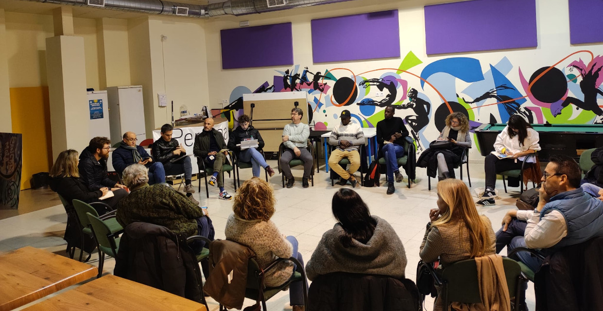 La Coordinadora Vecinal de Villaverde arranca a las candidaturas progresistas el compromiso de un plan integral para la juventud