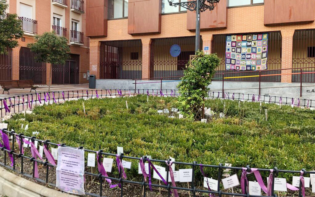 AFUVEVA condena la retirada de la simbología feminista de la Plaza de las Mujeres