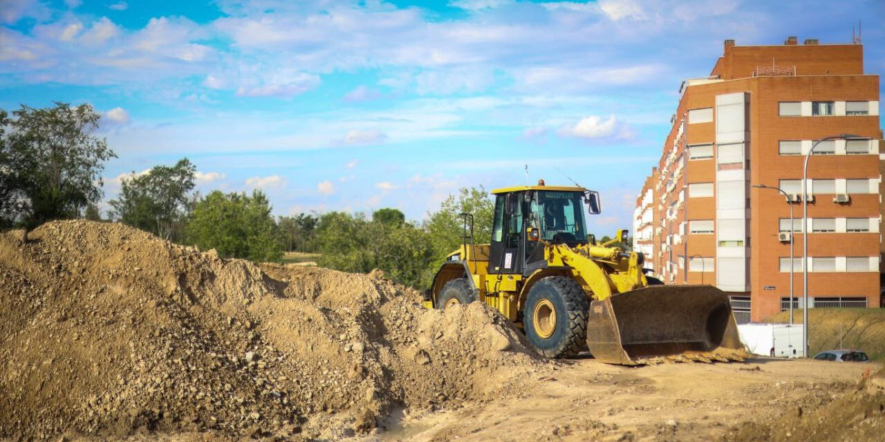 Vicálvaro se moviliza para parar las obras del cantón de limpieza que el Ayuntamiento construye en el Parque Forestal