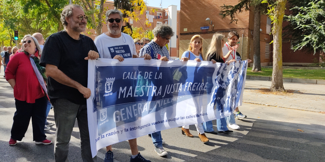 Únete a la cadena humana por Justa Freire