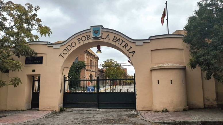 La Asociación Vecinal de Carabanchel Alto se reúne con el Ministerio para conocer el funcionamiento del centro de acogida del Cuartel Arteaga