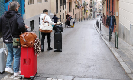 El plan de acción del Ayuntamiento de Madrid para ordenar los pisos turísticos, un nuevo brindis al sol