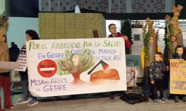 Un centenar de personas se concentra en defensa del arbolado de Getafe