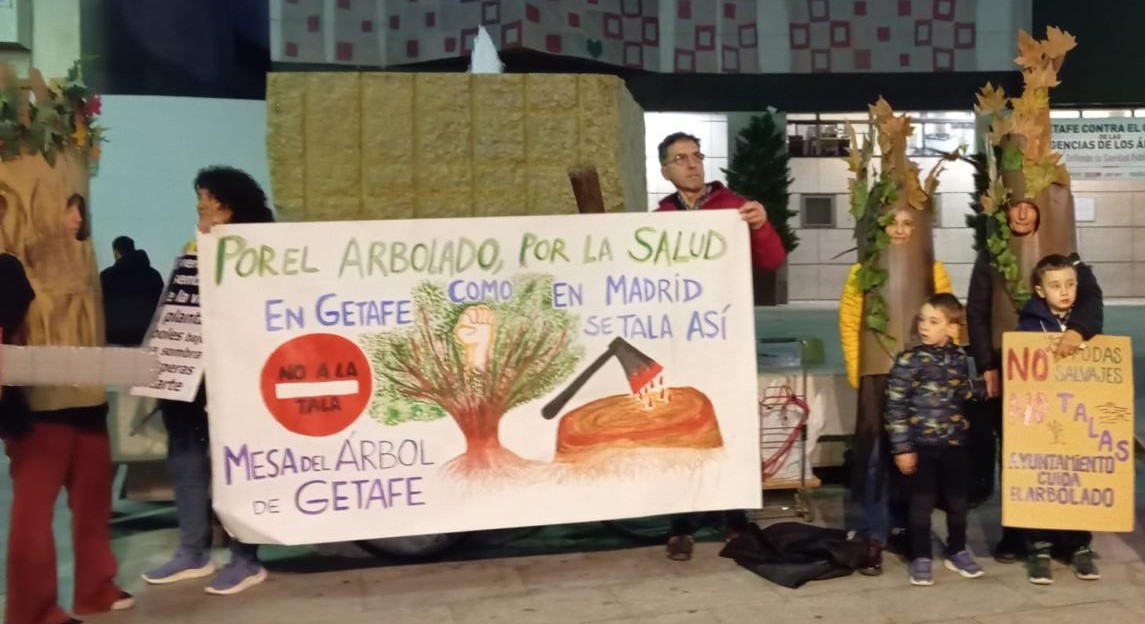 Un centenar de personas se concentra en defensa del arbolado de Getafe