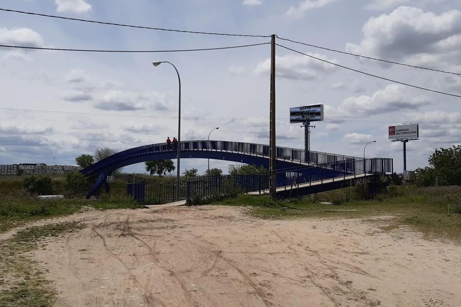 Las asociaciones vecinales de Leganés reclaman al Gobierno la sustitución de la pasarela peatonal de la M40 que une el municipio con Madrid