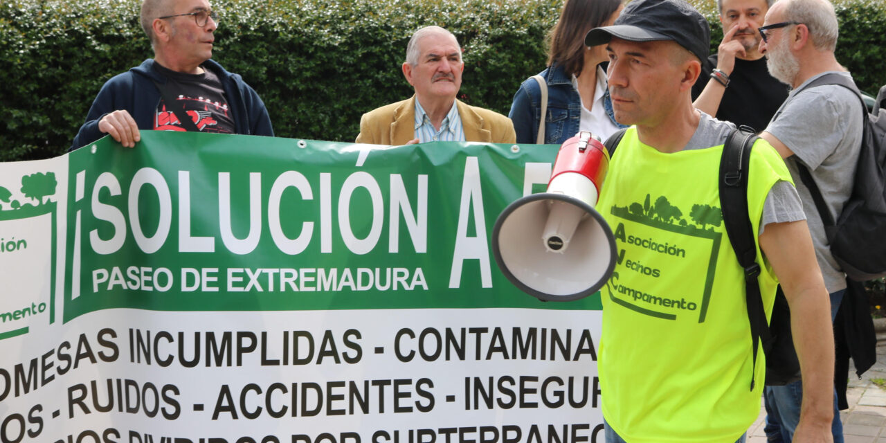 Las asociaciones vecinales exigen al Ayuntamiento que deje de pasar la pelota al Ministerio y cumpla con el soterramiento de la A5 prometido en los últimos cinco años