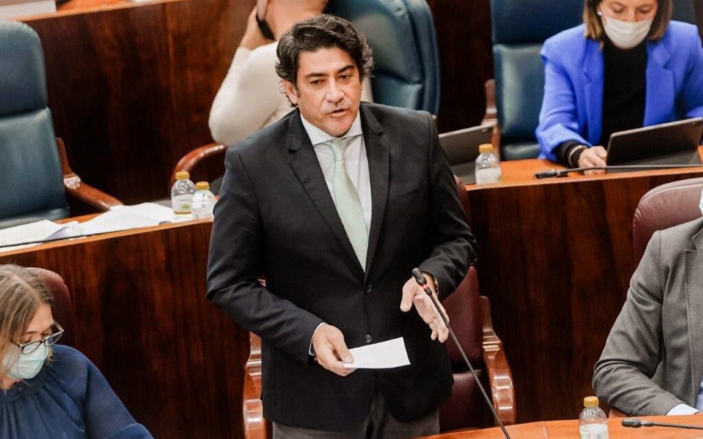 Un concejal de Almeida impide la participación de una asociación en el Pleno de Hortaleza y miente para justificar su decisión