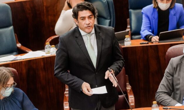 Un concejal de Almeida impide la participación de una asociación en el Pleno de Hortaleza y miente para justificar su decisión
