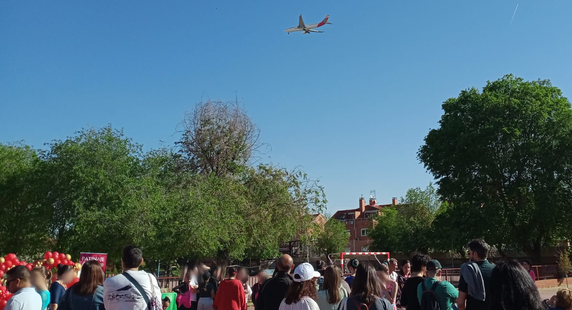 La Plataforma contra la ampliación de Barajas se moviliza frente al ruido generado por el aeropuerto