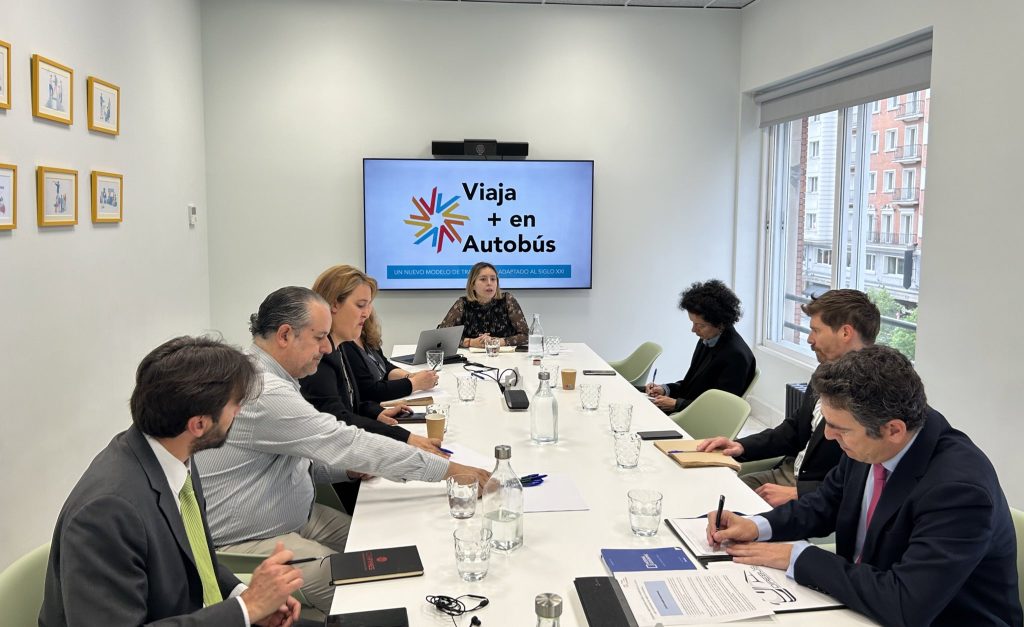 Empresas, organizaciones sociales y academia se unen para transformar los viajes en autobús