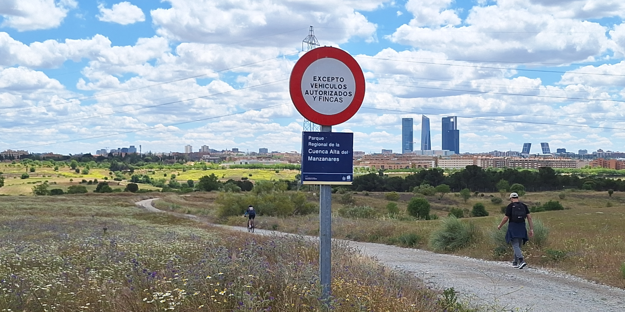 La vecindad de Montecarmelo denuncia que el Ayuntamiento planea construir una central para basura y camiones pegada a un parque natural
