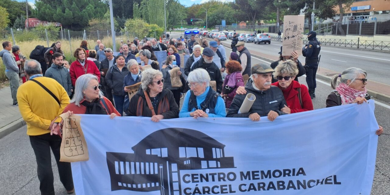 Nueva concentración para pedir la creación de un centro de memoria de la Cárcel de Carabanchel