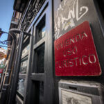 El 75% de los pisos turísticos de Madrid se anuncia sin el obligatorio código de registro del Ministerio de Vivienda