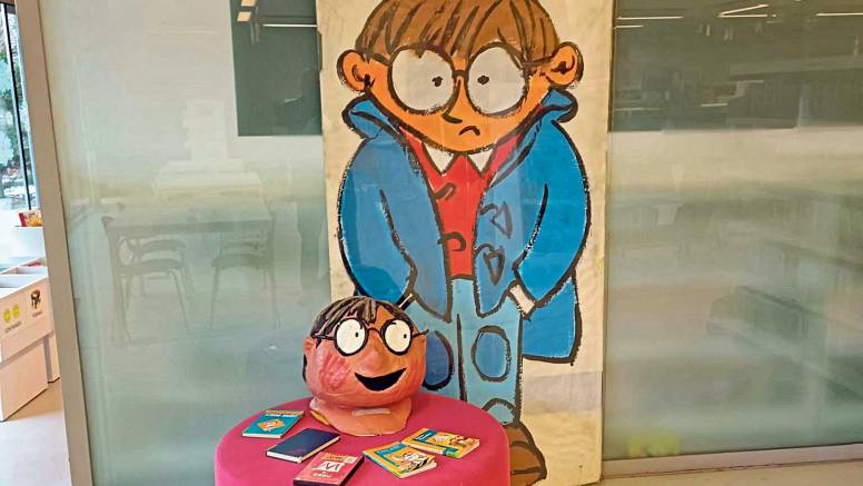 La mayoría absoluta del PP tumba en Carabanchel una propuesta para poner el nombre de Elvira Lindo a la nueva biblioteca en el PAU