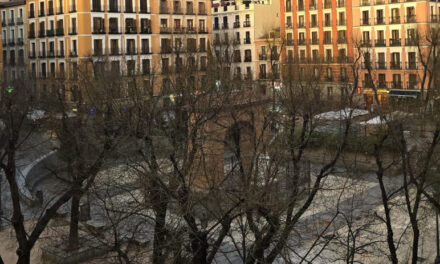 ¿Por qué destruir y reformar la plaza del Dos de Mayo cuando bastaría con repararla y embellecerla?