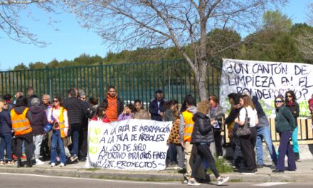 Nueva concentración en Hortaleza contra un cantón de limpieza dentro de un polideportivo