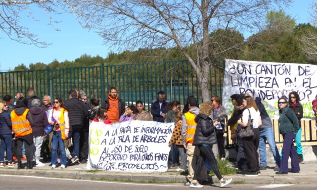 Nueva concentración en Hortaleza contra un cantón de limpieza dentro de un polideportivo