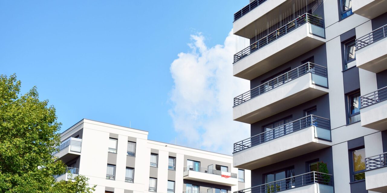 La FRAVM propone blindar la vivienda protegida en Madrid para frenar la especulación y crear un parque público estable