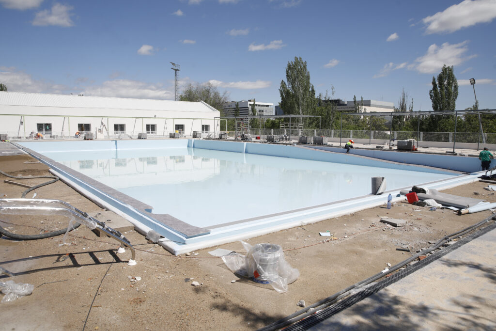 Piscina del CDM Luis Aragonés, en el distrito de Hortaleza, aún en obras