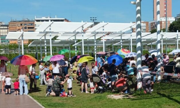 Ante el inicio de la programación de “Veranos en el parque”, la vecindad vuelve a reclamar sombras en el parque Santander de Chamberí