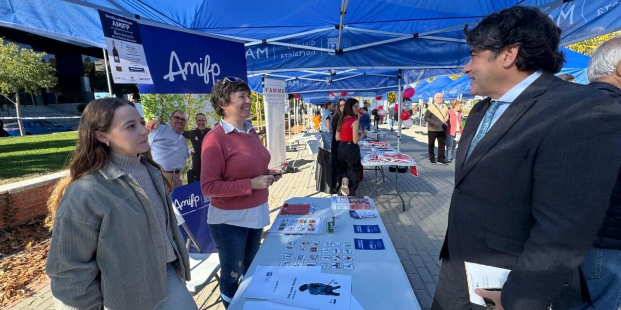 La Junta de Hortaleza prohíbe los donativos y veta a colectivos vecinales en la Feria de Asociaciones del distrito