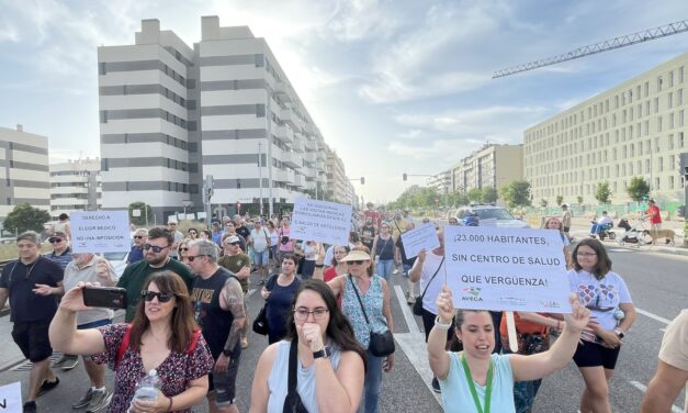 Manifestación en El Cañaveral para reclamar la construcción de varios equipamientos públicos con la misma urgencia que el centro de acogida