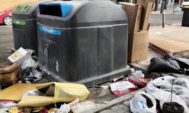 Las asociaciones de Ciudad Lineal se levantan contra la tasa de basuras y la suciedad de sus barrios