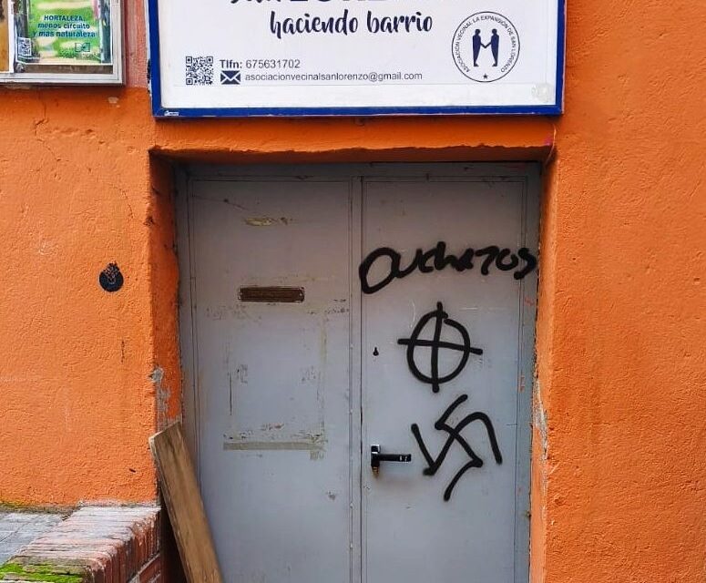 Denuncian una agresión y pintadas neonazis contra espacios vecinales de Hortaleza